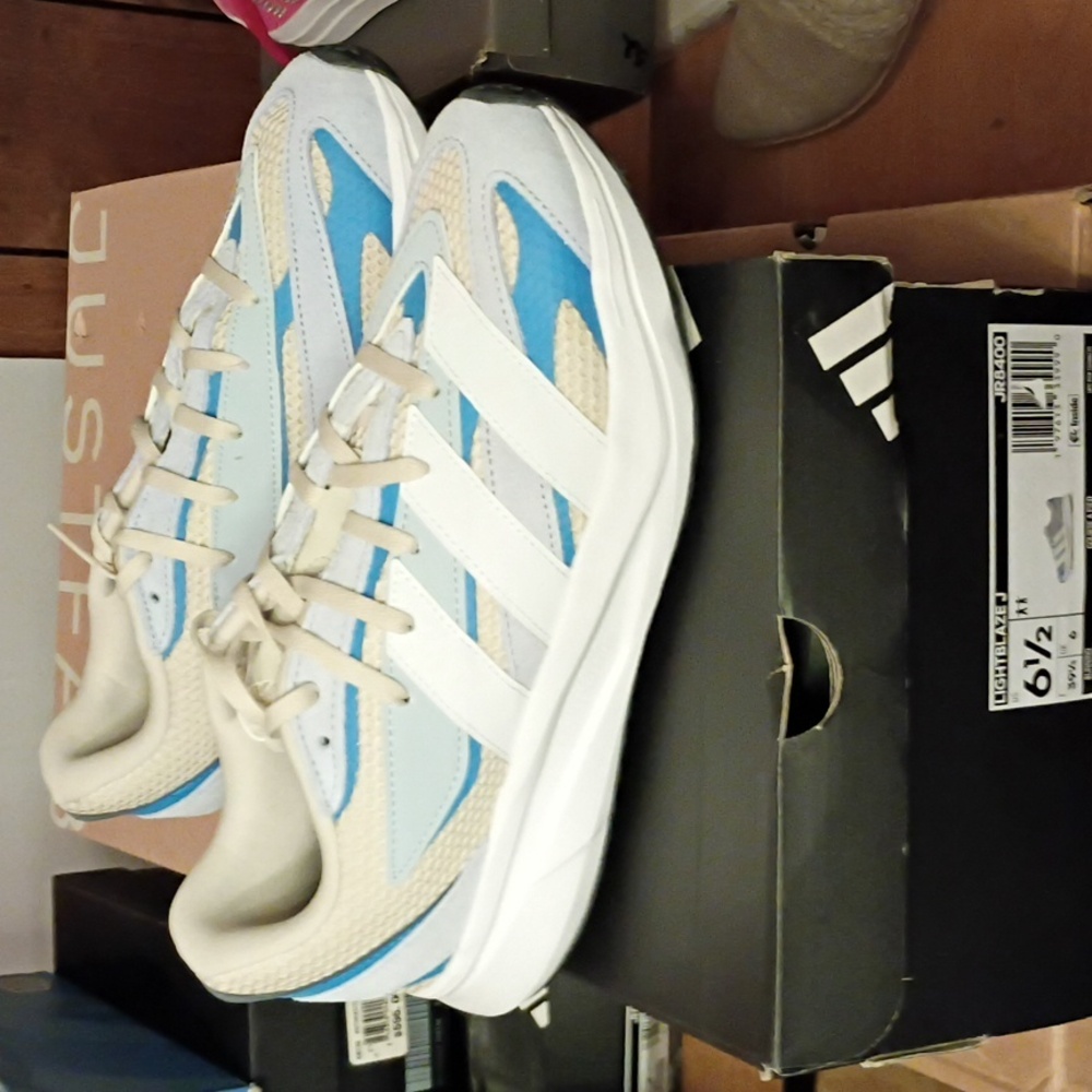 Adidas Lightblaze Sneakers